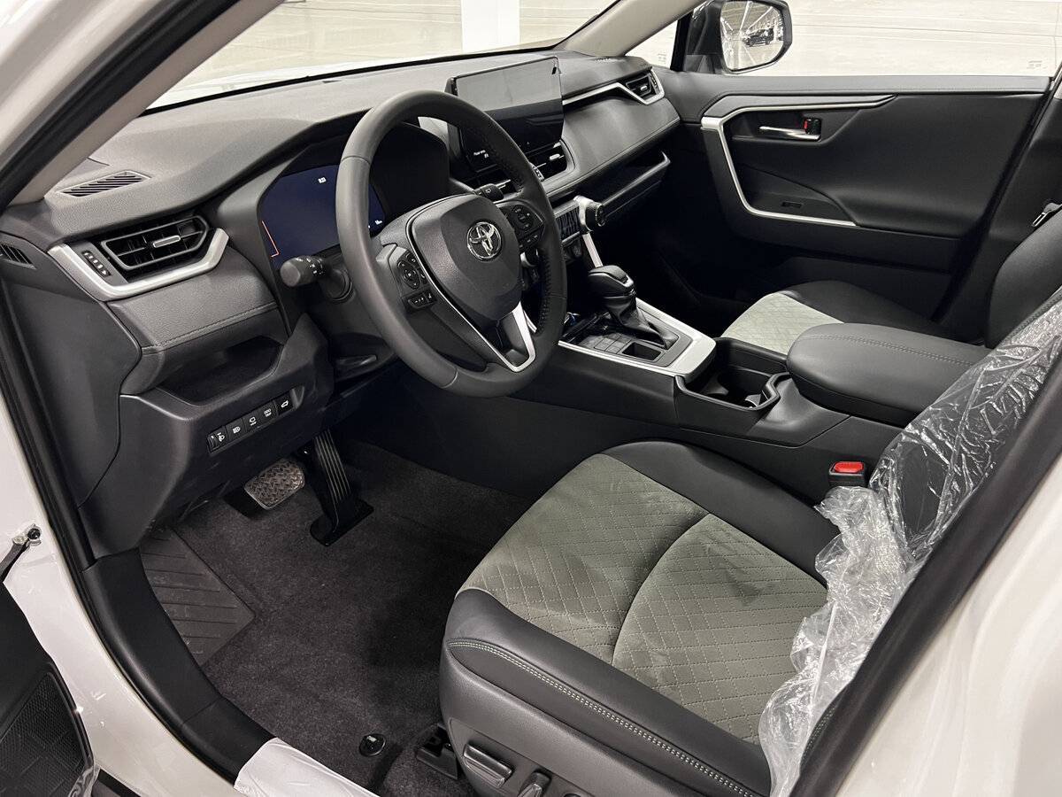 Toyota RAV4 2024 года с пробегом. Фото: #15