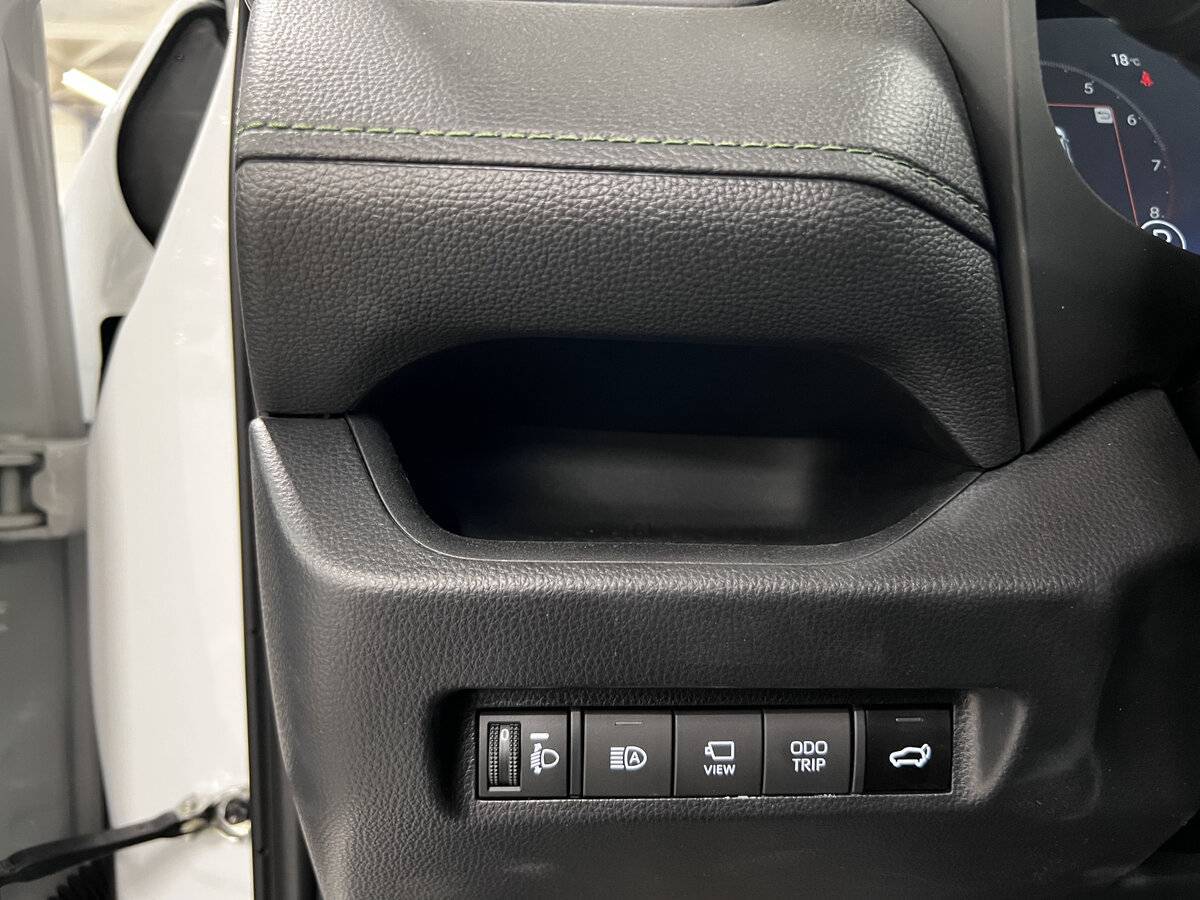 Toyota RAV4 2024 года с пробегом. Фото: #18