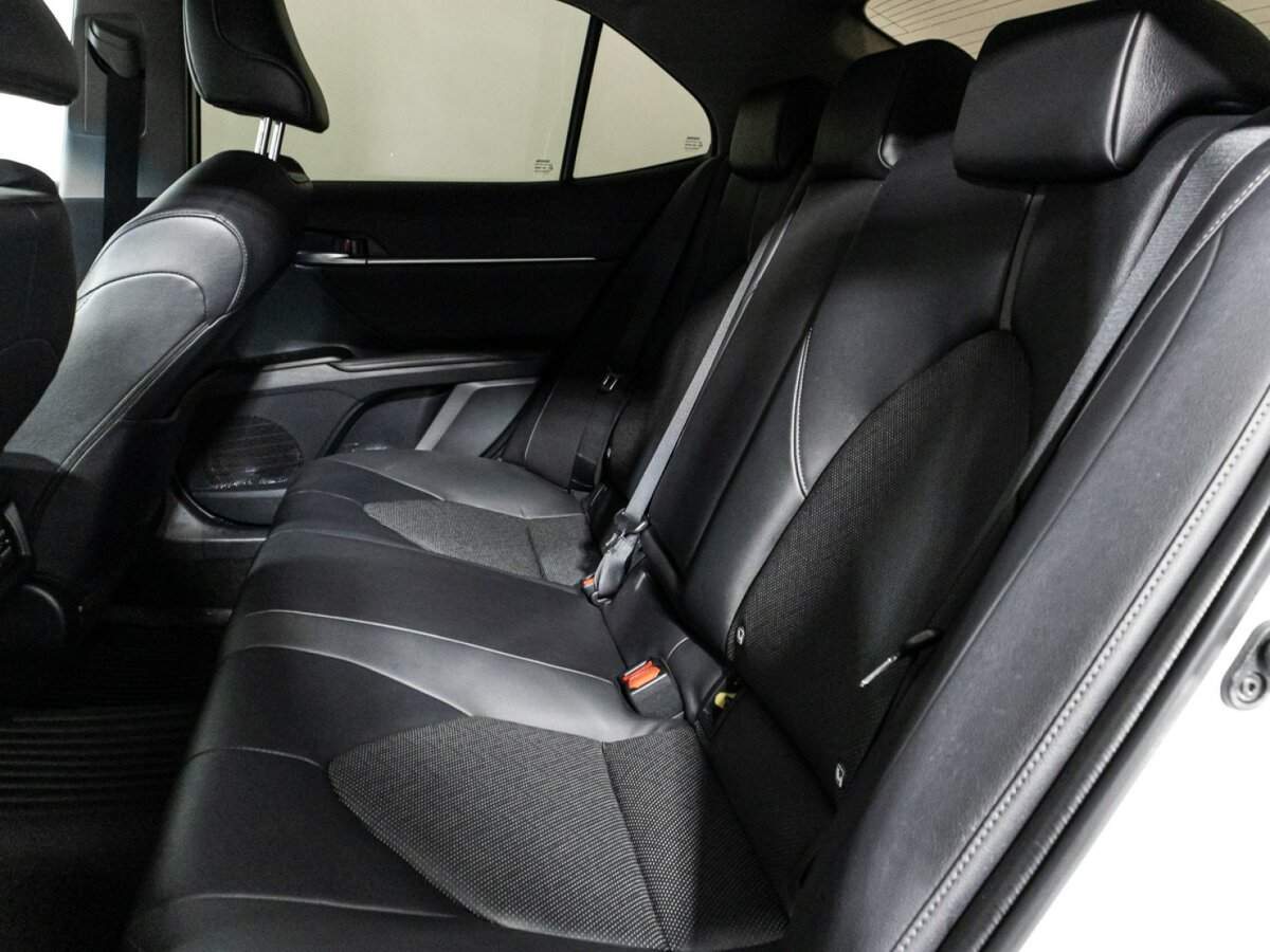 Toyota Camry 2022 года с пробегом. Фото: #9