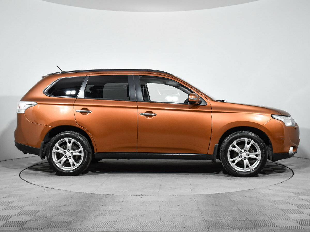 Б/У Митсубиши Оутлэндер 2012 года. Фото: #4