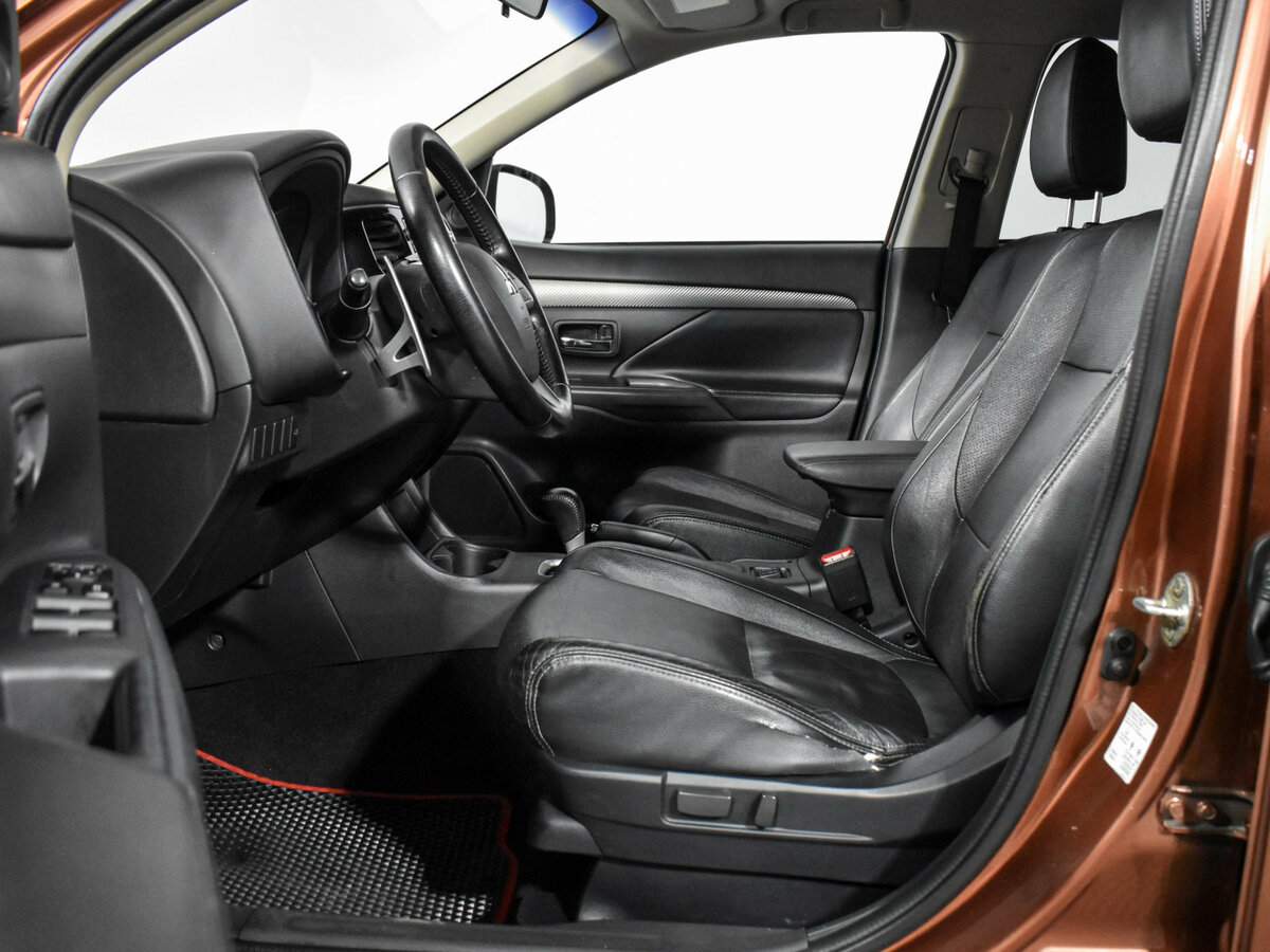 Б/У Митсубиши Оутлэндер 2012 года. Фото: #9