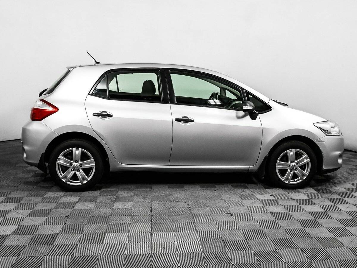 Toyota Auris 2011 года с пробегом. Фото: #3