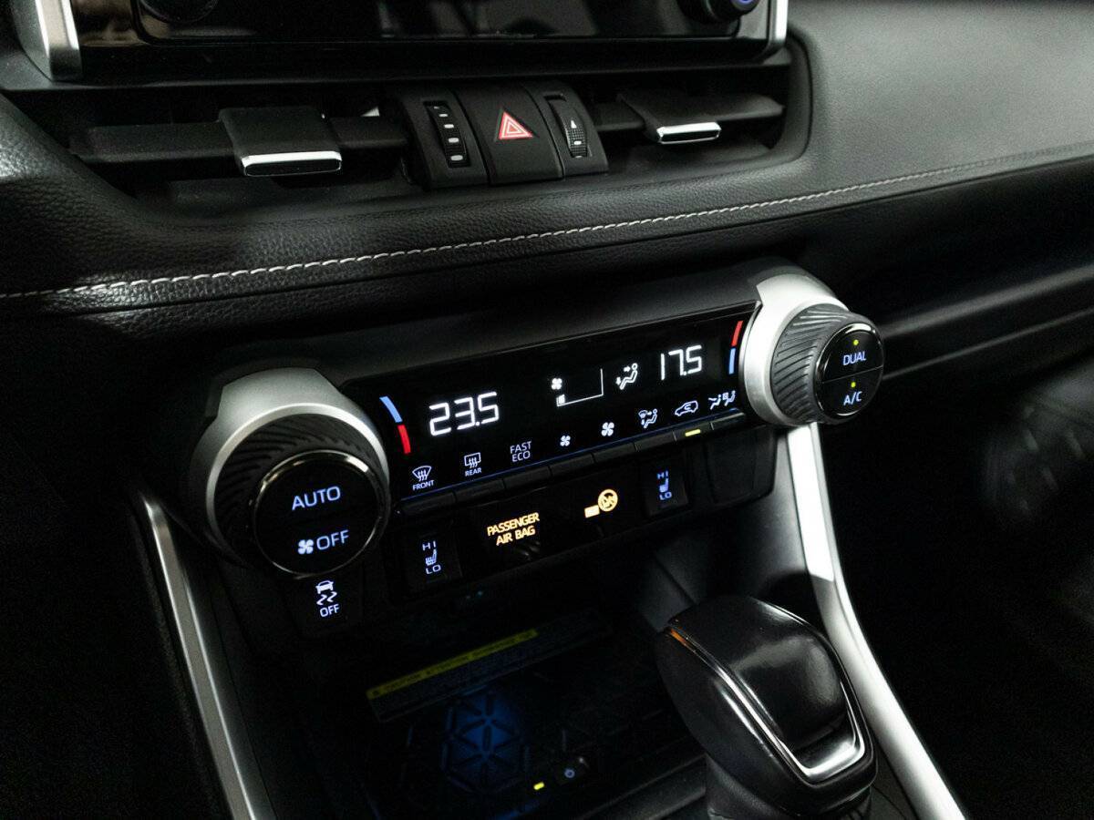 Toyota RAV4 2020 года с пробегом. Фото: #20