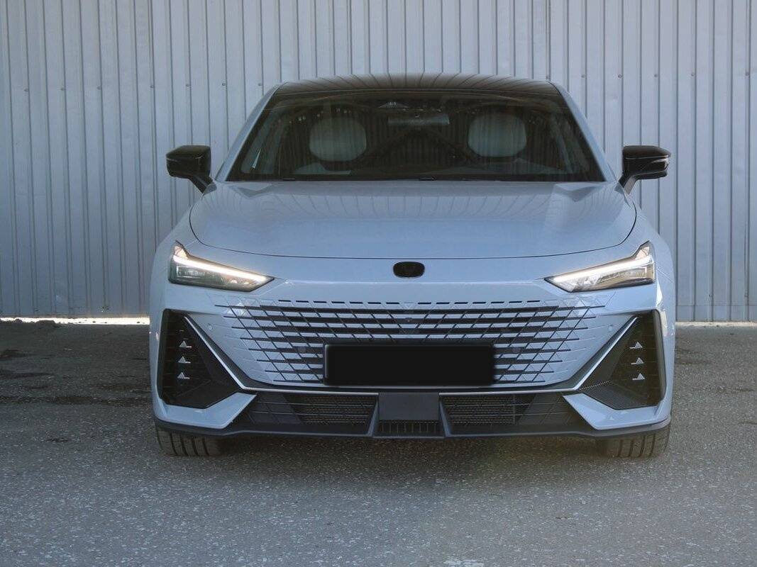 Changan UNI-V 2023 года с пробегом. Фото: #1