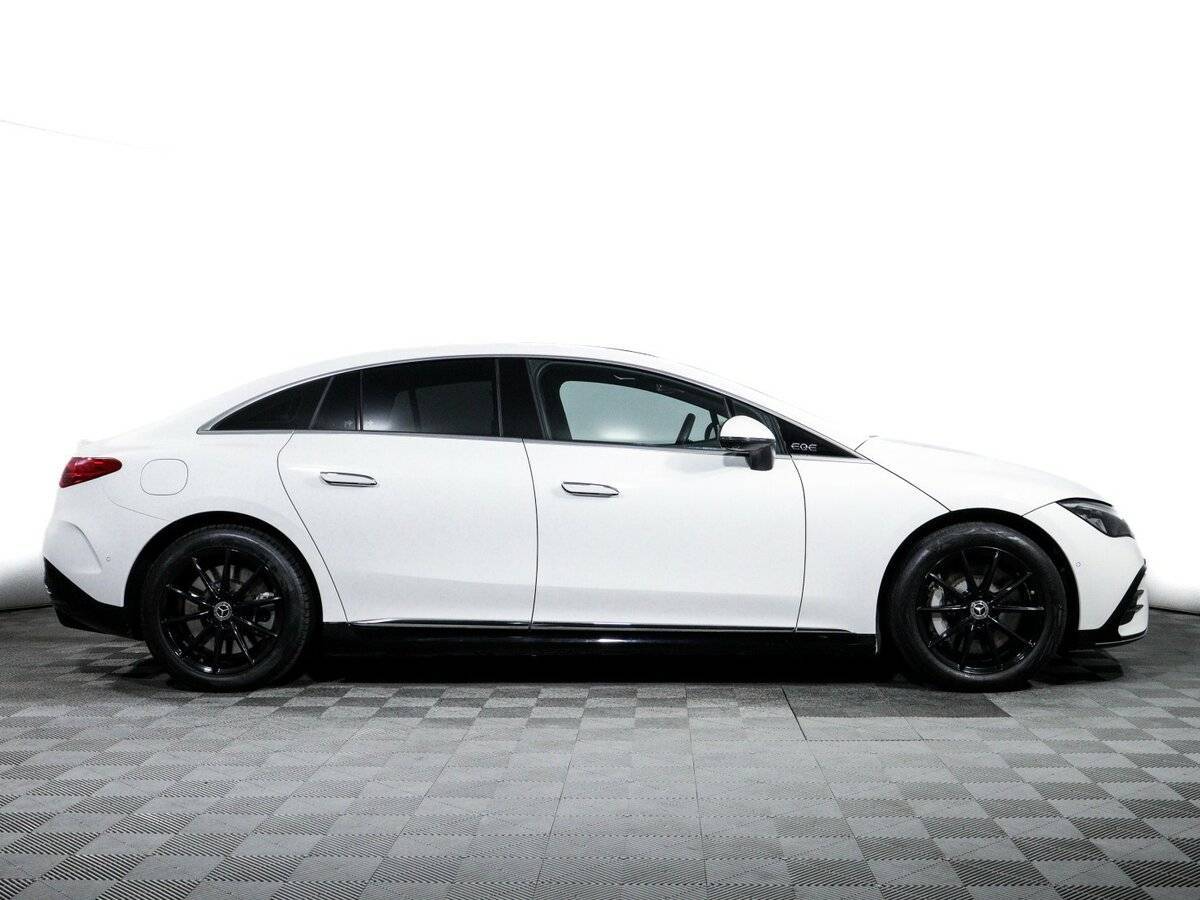 Mercedes-Benz EQE 2022 года с пробегом. Фото: #3