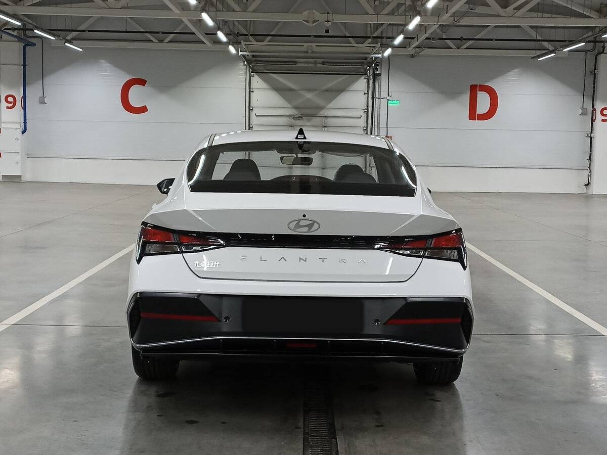 Hyundai Elantra 2023 года с пробегом. Фото: #5
