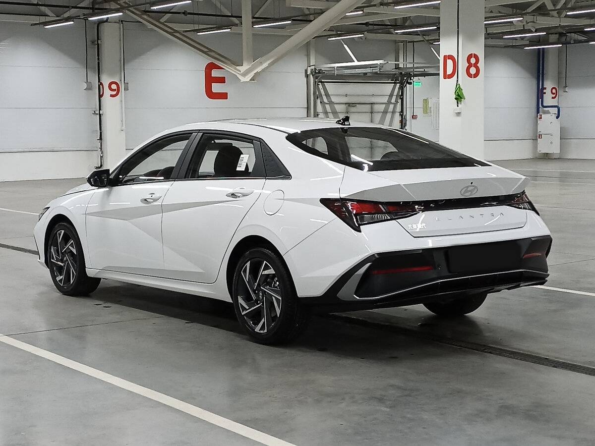 Hyundai Elantra 2023 года с пробегом. Фото: #6