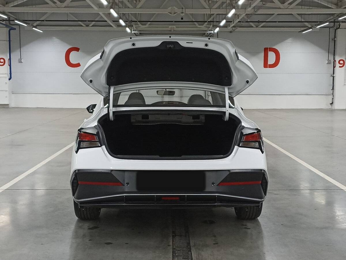 Hyundai Elantra 2023 года с пробегом. Фото: #9