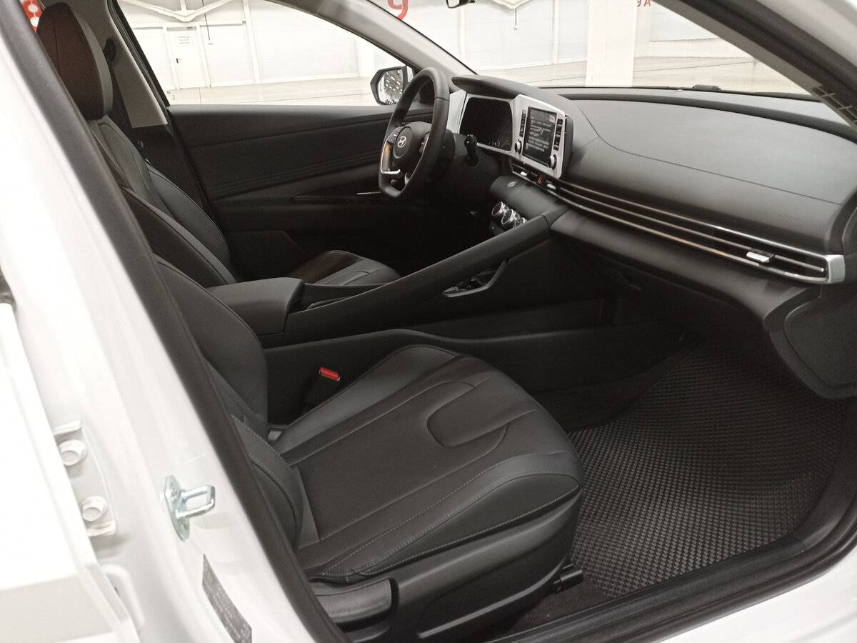 Hyundai Elantra 2023 года с пробегом. Фото: #10