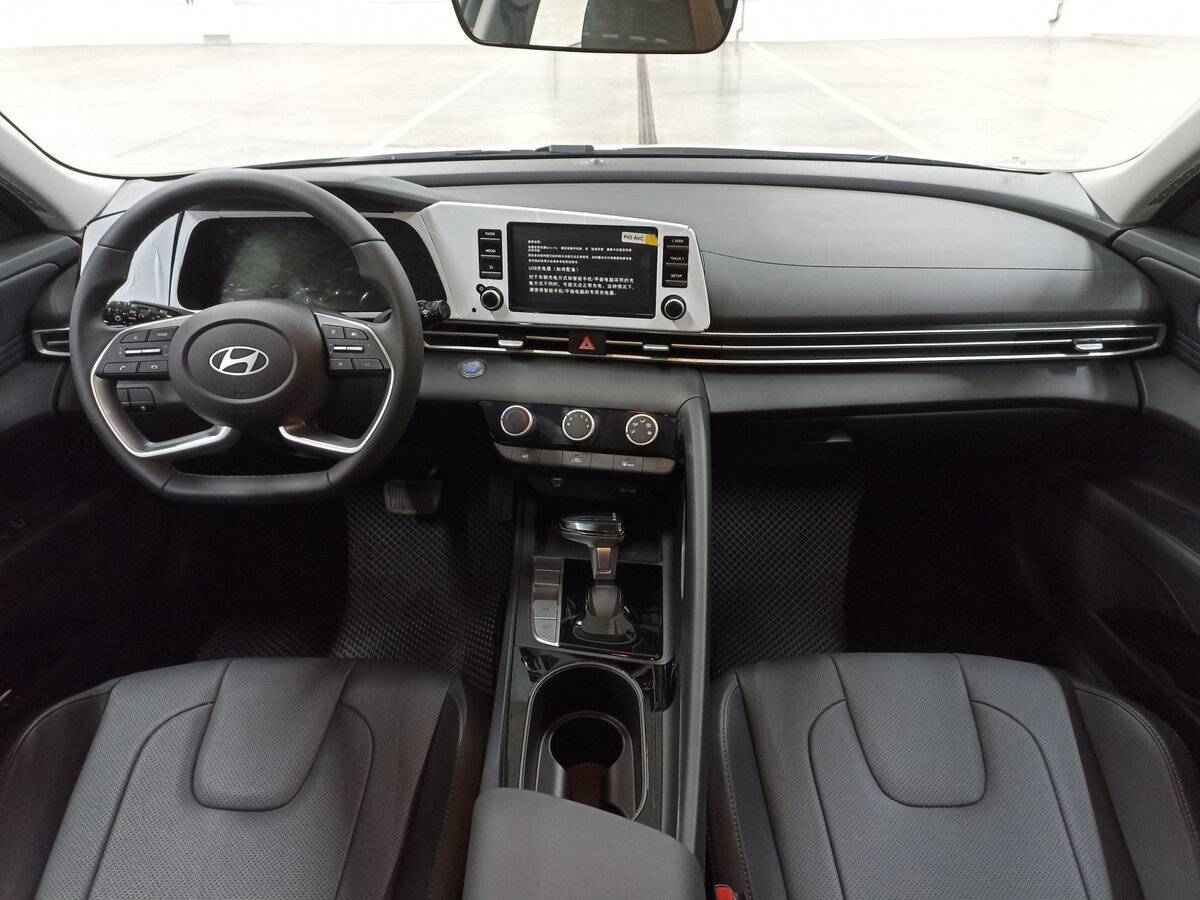 Hyundai Elantra 2023 года с пробегом. Фото: #13