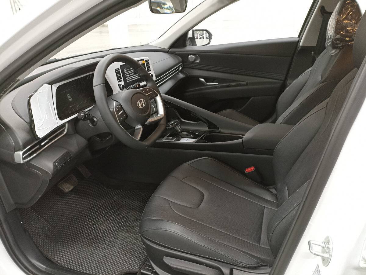 Hyundai Elantra 2023 года с пробегом. Фото: #14