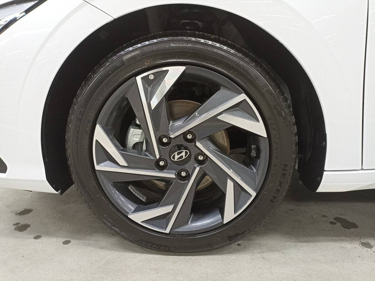 Hyundai Elantra 2023 года с пробегом. Фото: #16