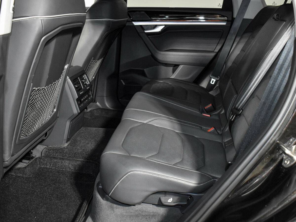 Volkswagen Touareg 2019 года с пробегом. Фото: #12