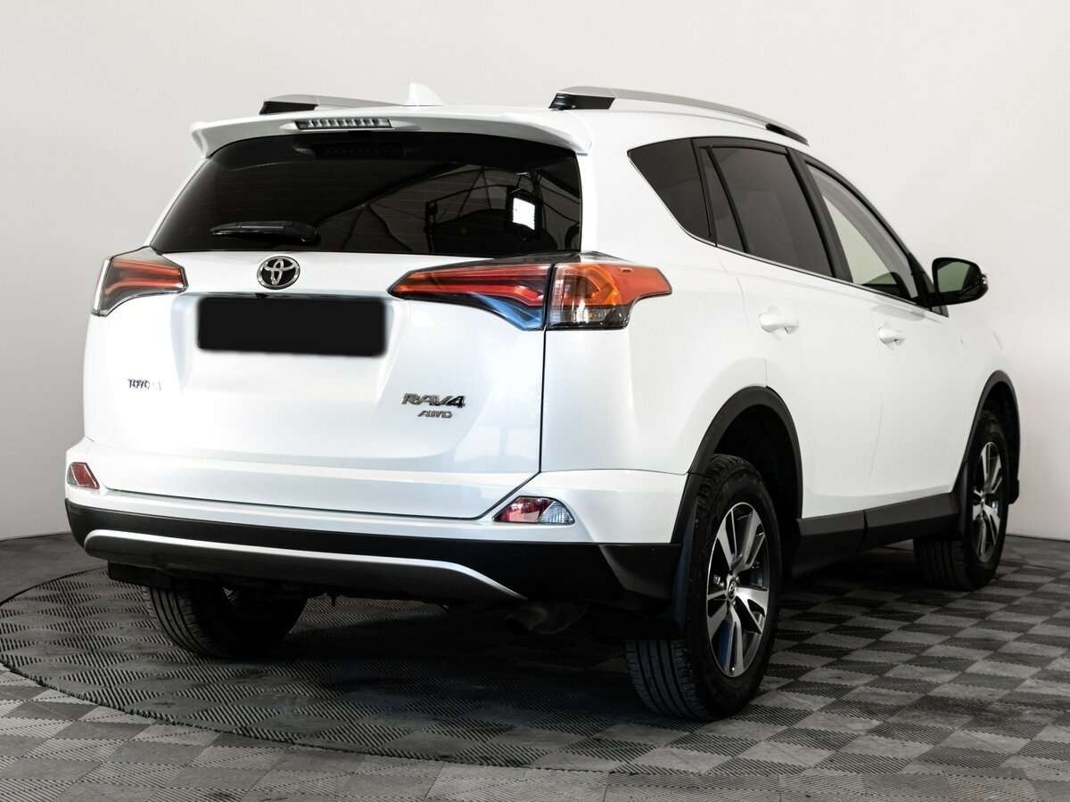Toyota RAV4 2018 года с пробегом. Фото: #3