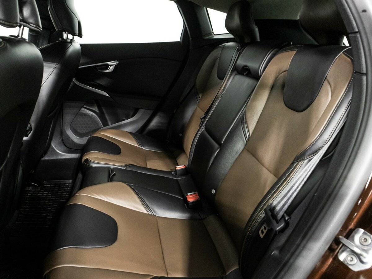 Volvo V40 Cross Country 2019 года с пробегом. Фото: #9