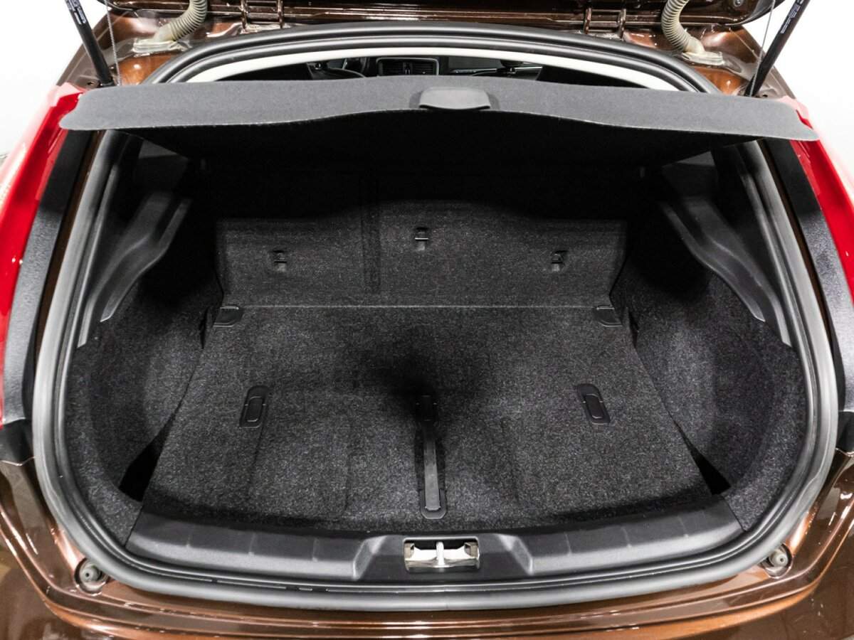 Volvo V40 Cross Country 2019 года с пробегом. Фото: #14