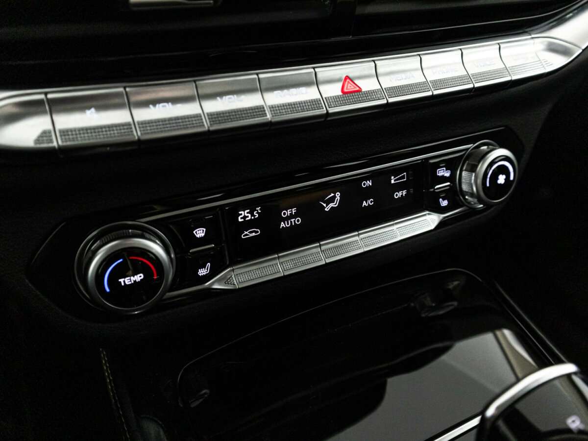 FAW Bestune T77 2022 года с пробегом. Фото: #16