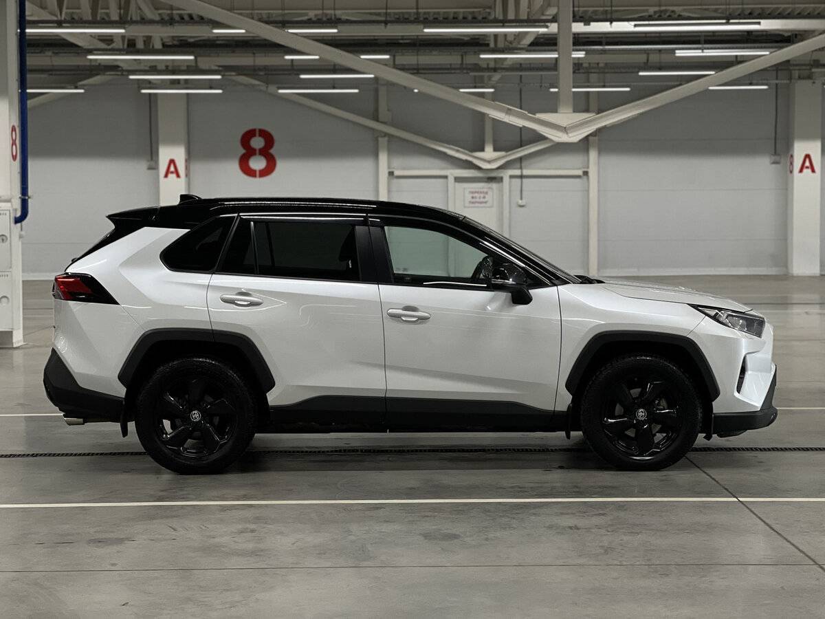 Toyota RAV4 2021 года с пробегом. Фото: #3