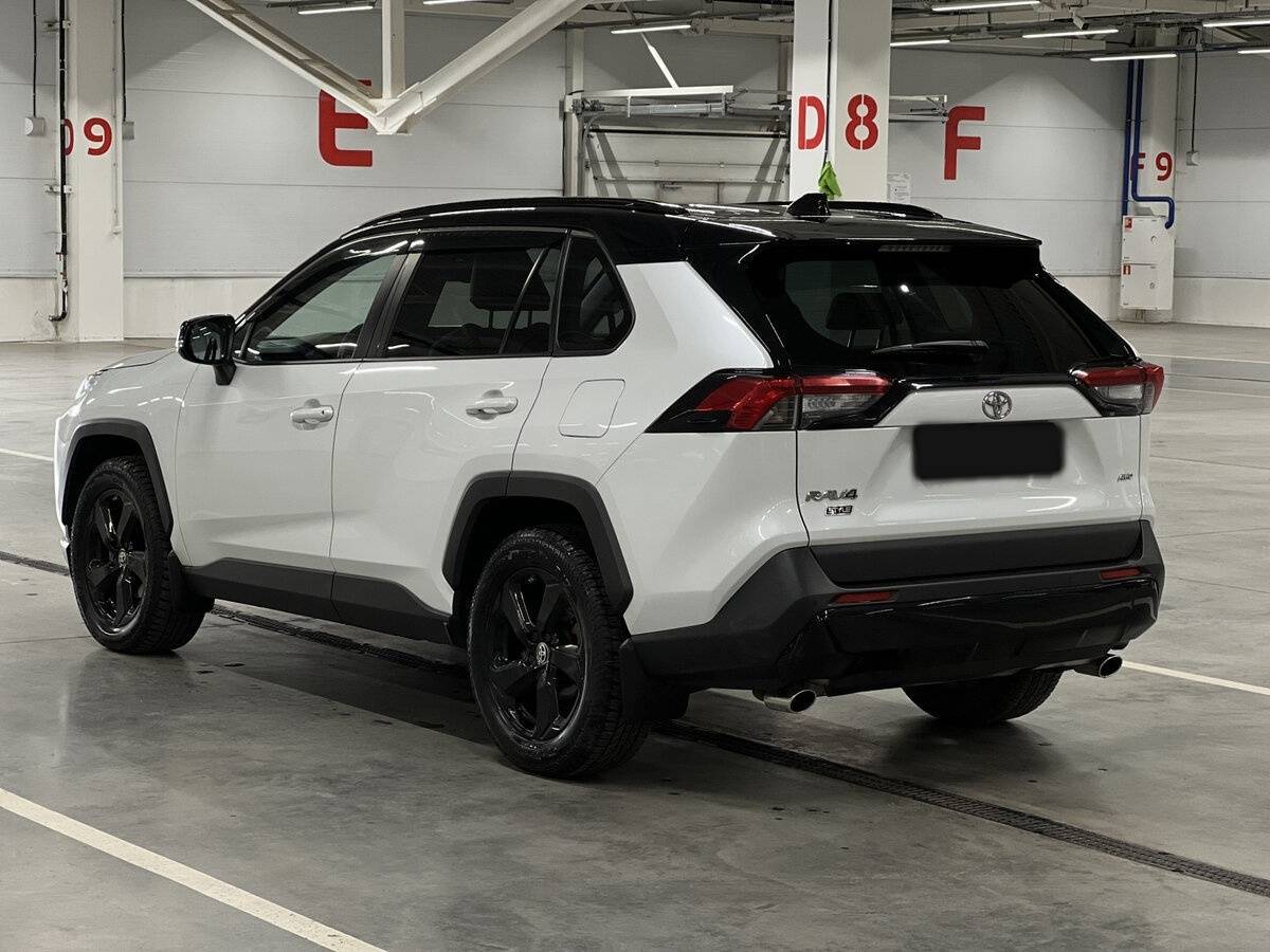 Toyota RAV4 2021 года с пробегом. Фото: #6