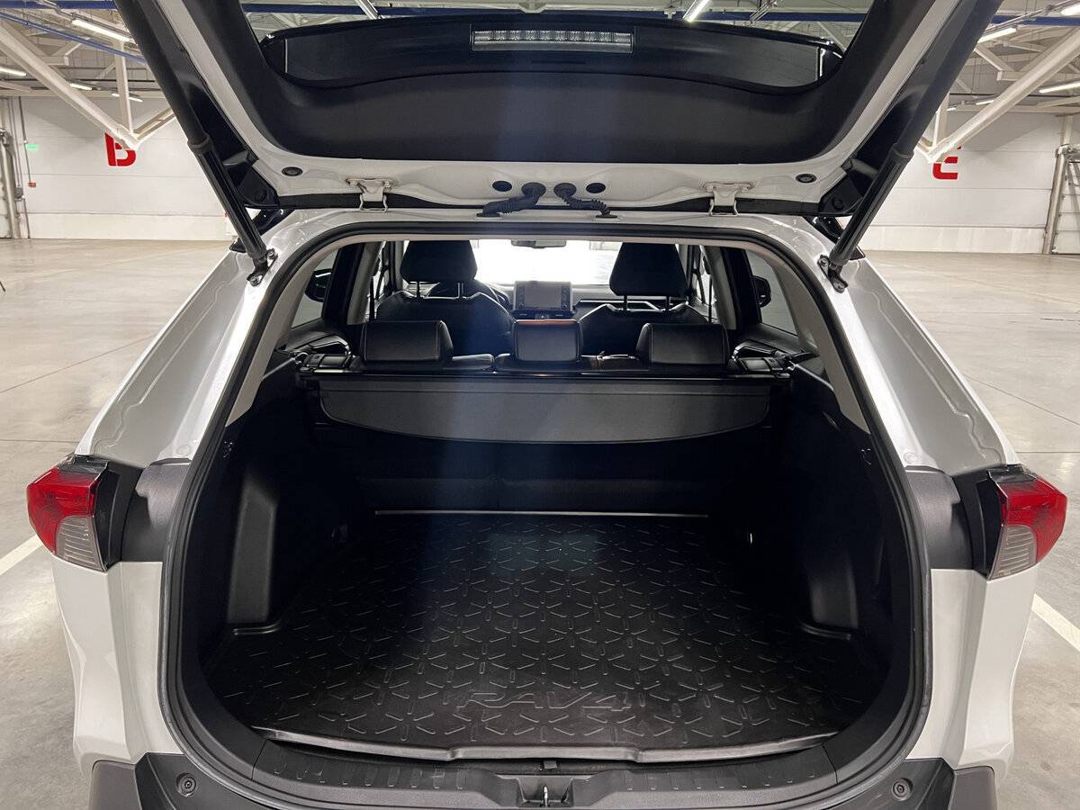 Toyota RAV4 2021 года с пробегом. Фото: #9