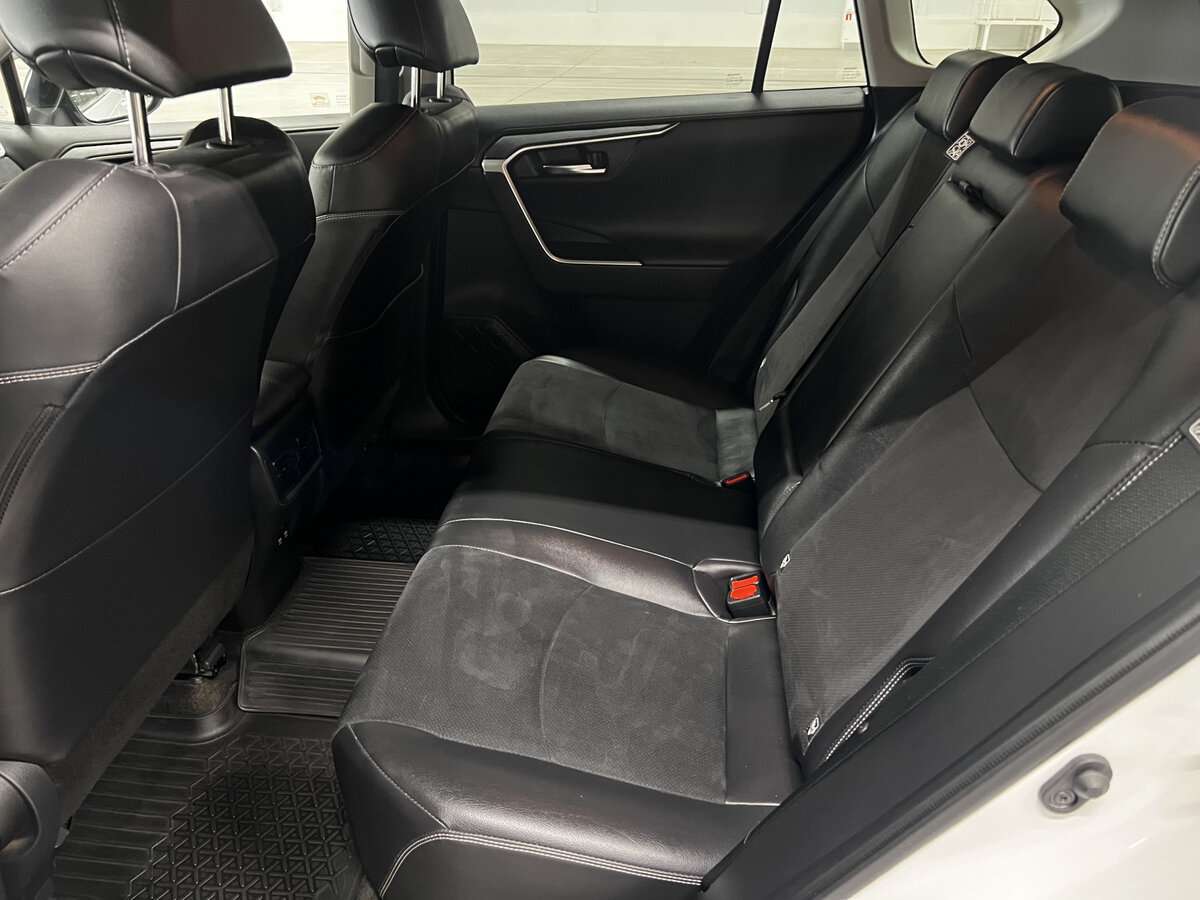 Toyota RAV4 2021 года с пробегом. Фото: #11
