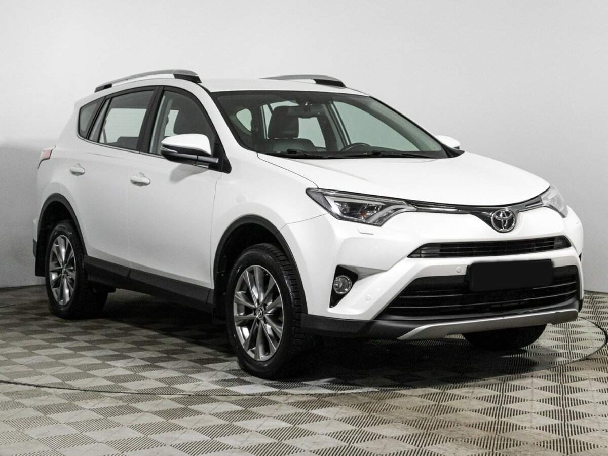 Toyota RAV4 2018 года с пробегом. Фото: #2