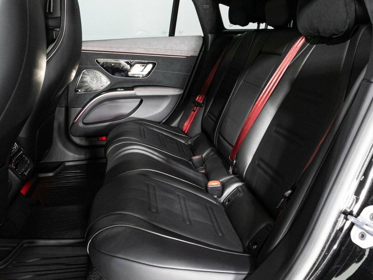 Mercedes-Benz EQS AMG 2022 года с пробегом. Фото: #9