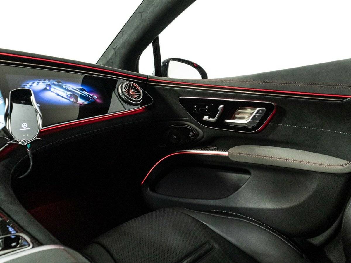 Mercedes-Benz EQS AMG 2022 года с пробегом. Фото: #17