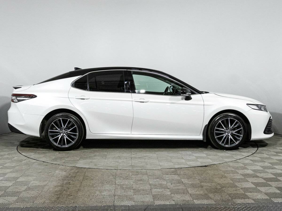 Toyota Camry 2021 года с пробегом. Фото: #3