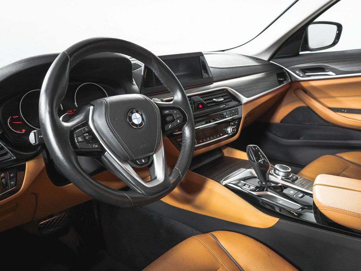 BMW 5 серии 2018 года с пробегом. Фото: #13