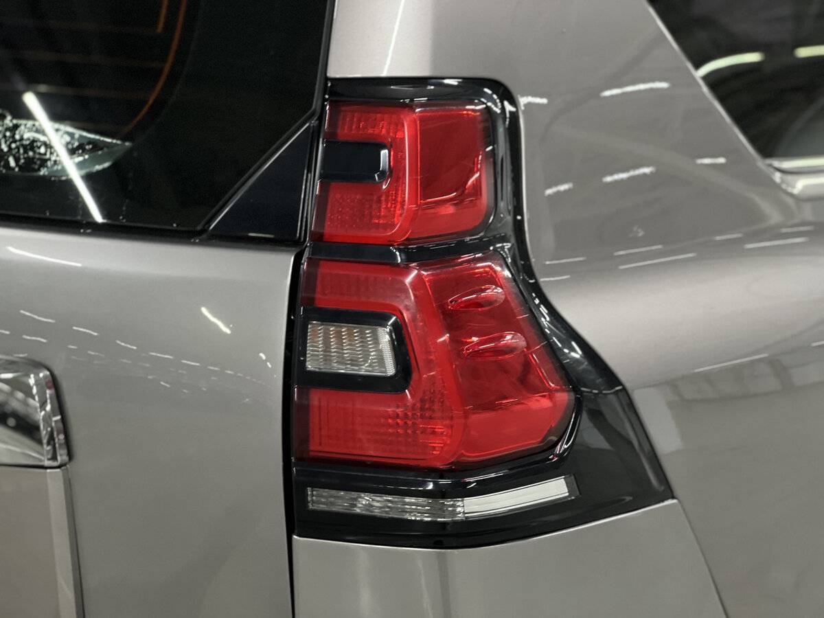 Toyota Land Cruiser Prado 2017 года с пробегом. Фото: #8