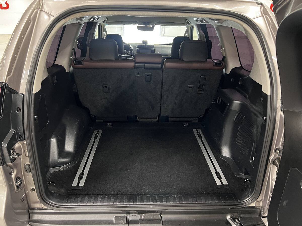 Toyota Land Cruiser Prado 2017 года с пробегом. Фото: #9