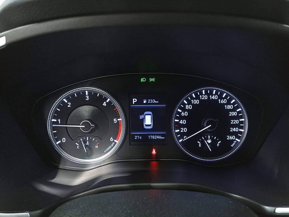 Hyundai Santa Fe 2019 года с пробегом. Фото: #12