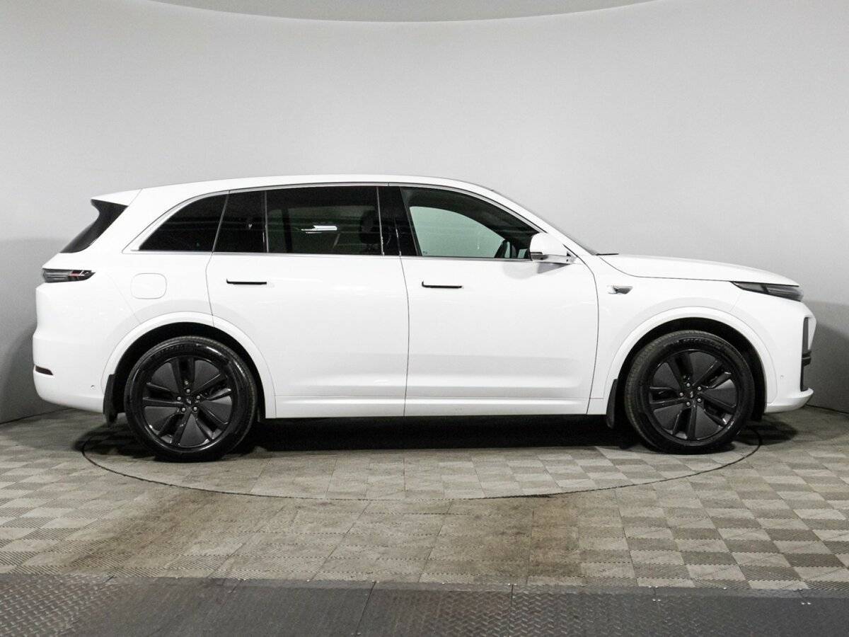 LiXiang L7 2024 года с пробегом. Фото: #3