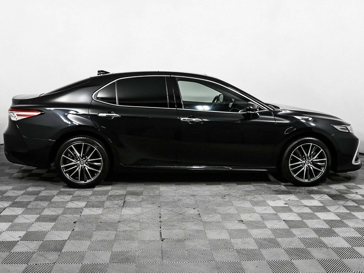 Toyota Camry 2023 года с пробегом. Фото: #3