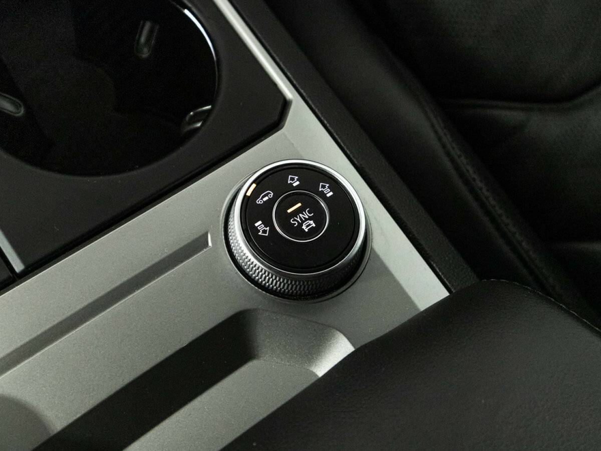 Volkswagen Touareg 2018 года с пробегом. Фото: #19