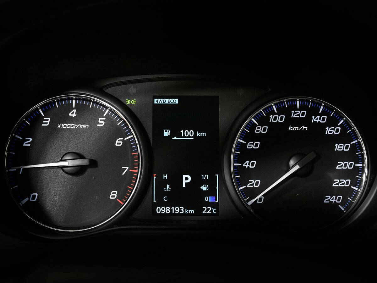 Б/У Митсубиши Оутлэндер 2016 года. Фото: #9