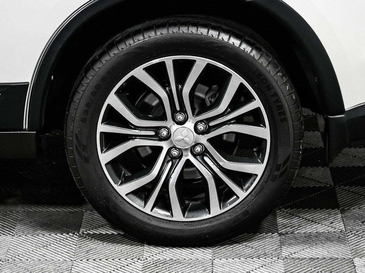 Mitsubishi Outlander 2017 года с пробегом. Фото: #13