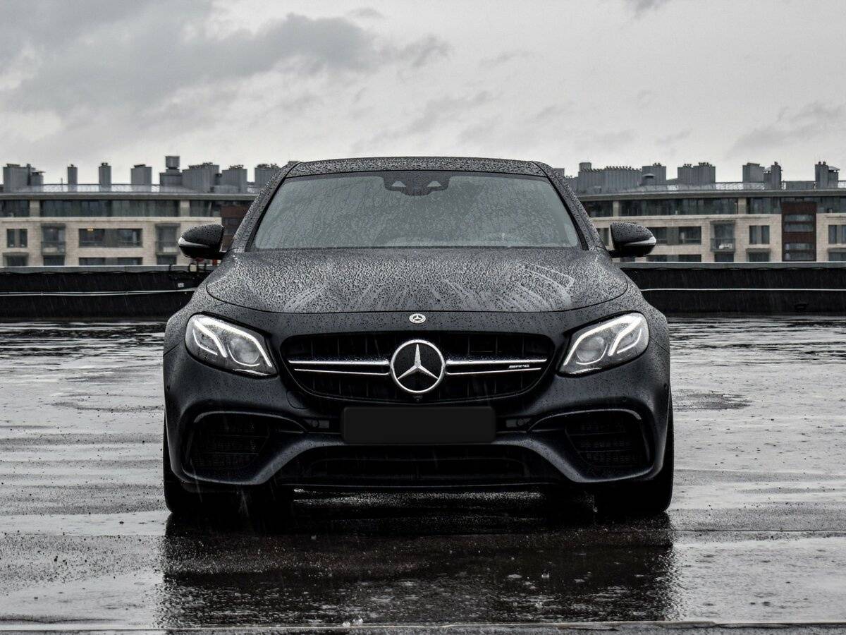 Mercedes-Benz E-Класс AMG 2017 года с пробегом. Фото: #1