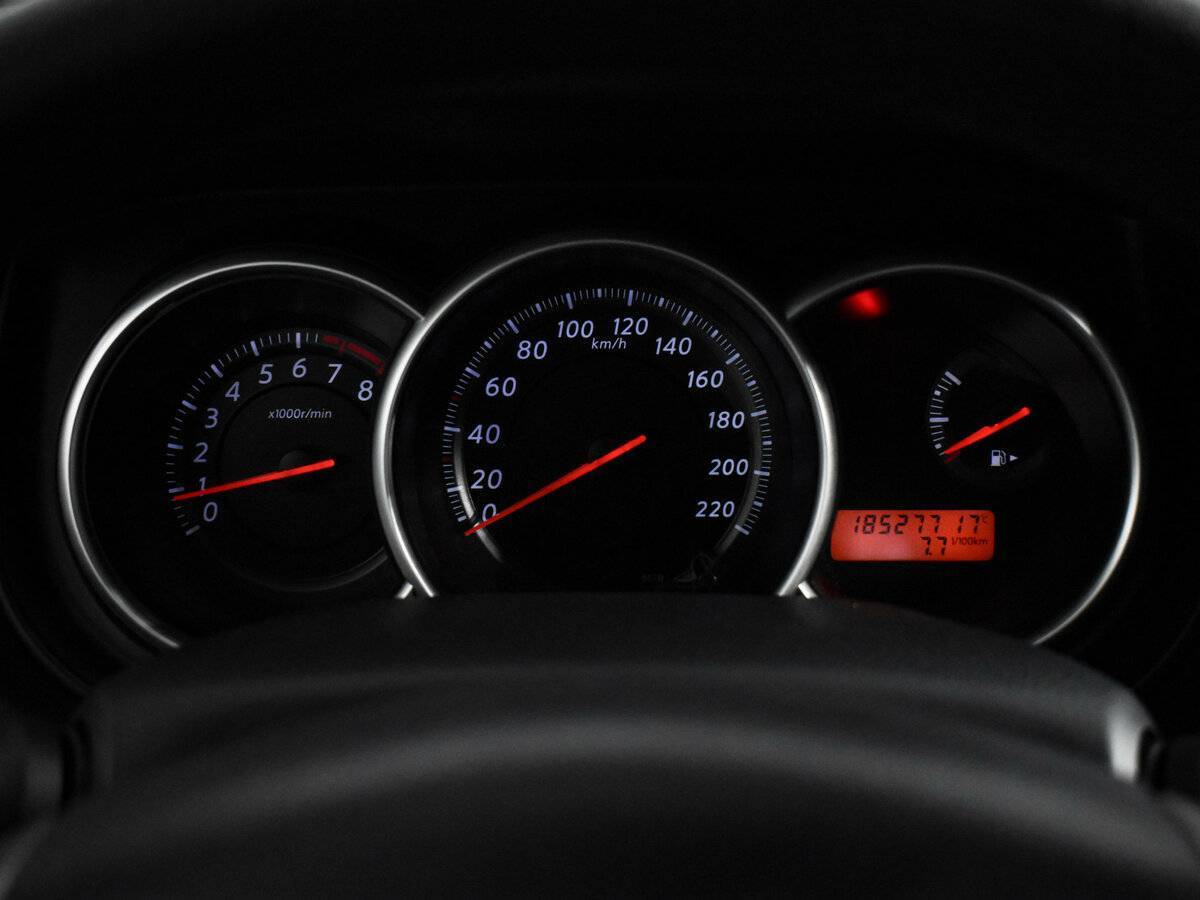 Nissan Tiida 2010 года с пробегом. Фото: #15