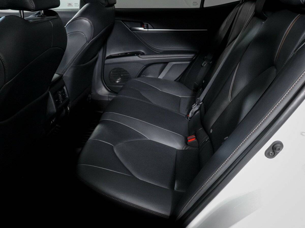 Toyota Camry 2019 года с пробегом. Фото: #9