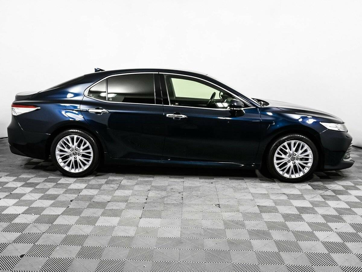 Toyota Camry 2018 года с пробегом. Фото: #3