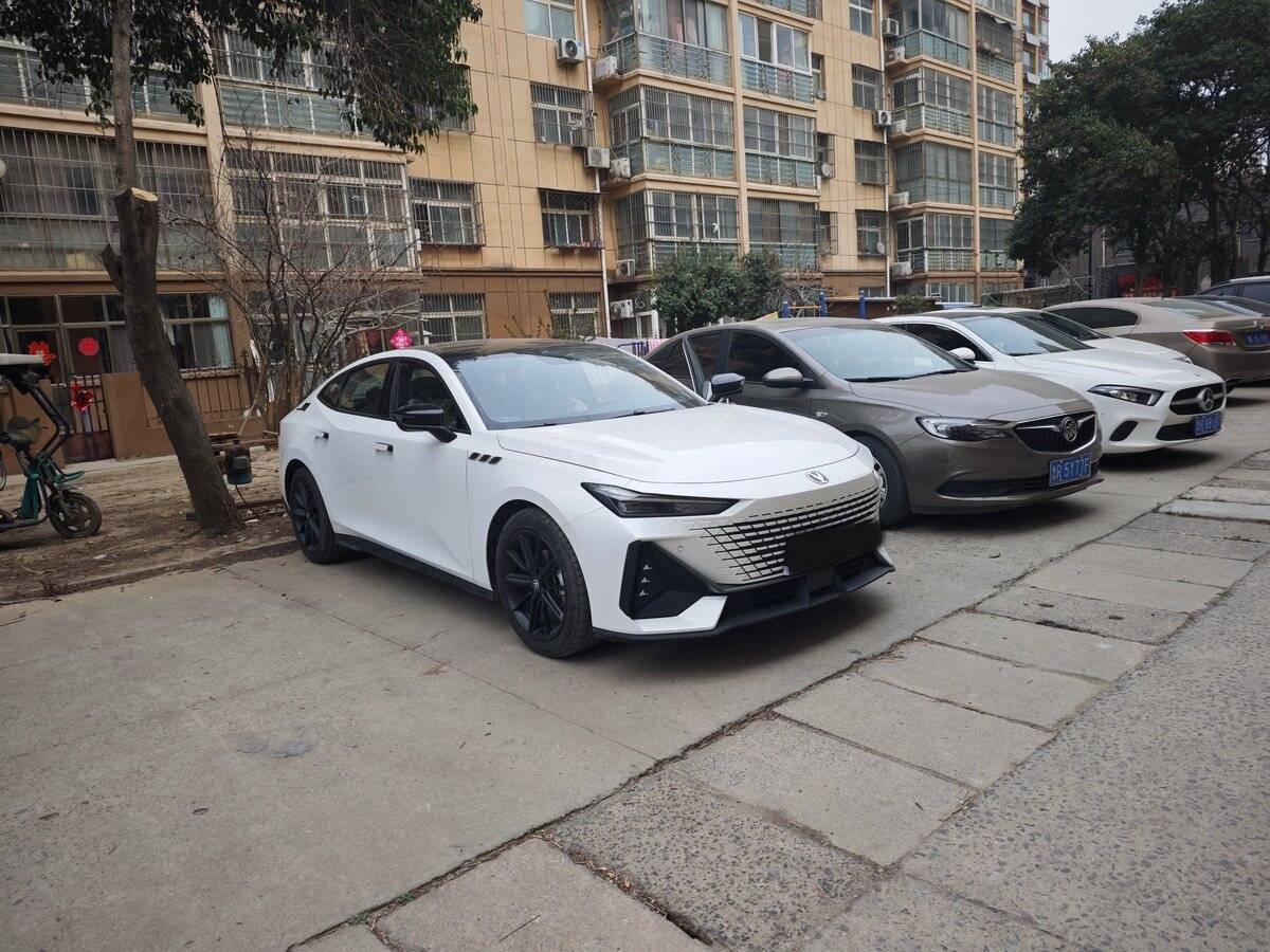 Changan UNI-V 2022 года с пробегом. Фото: #1