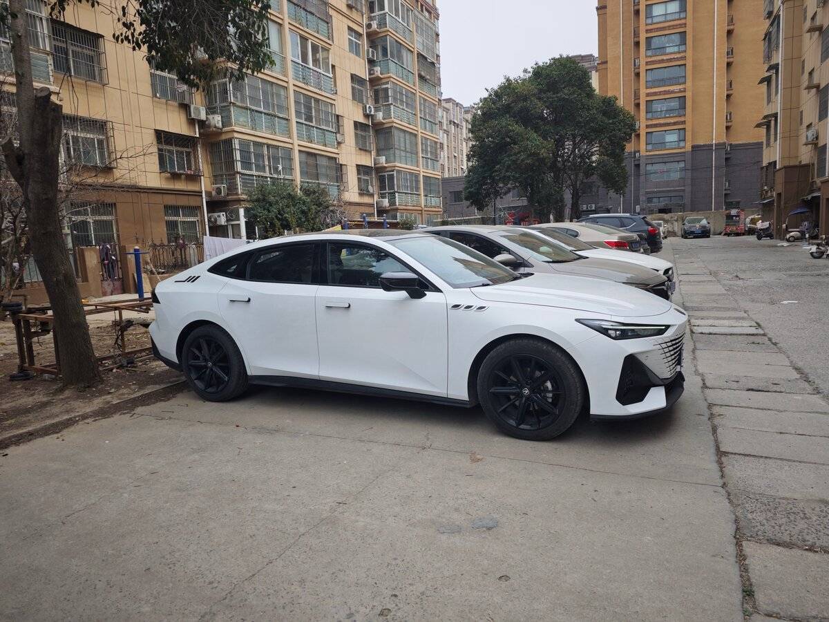 Changan UNI-V 2022 года с пробегом. Фото: #2