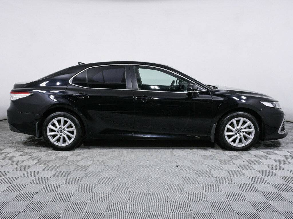 Toyota Camry 2021 года с пробегом. Фото: #3