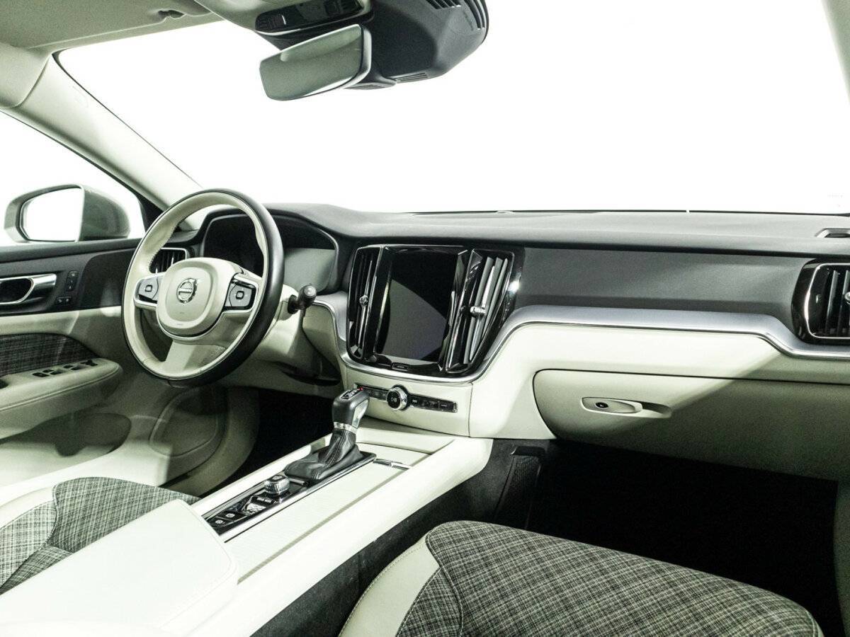 Volvo V60 Cross Country 2020 года с пробегом. Фото: #8