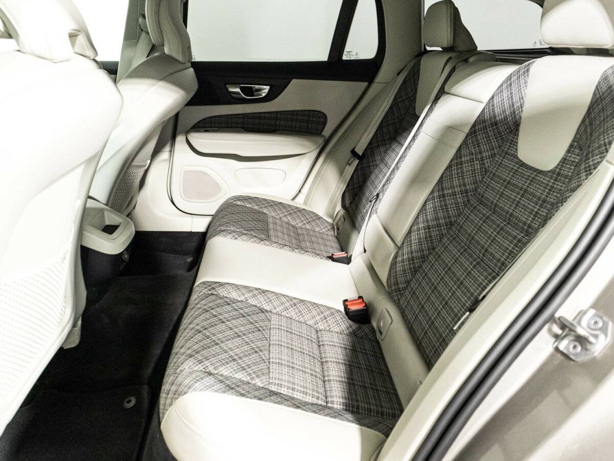 Volvo V60 Cross Country 2020 года с пробегом. Фото: #9