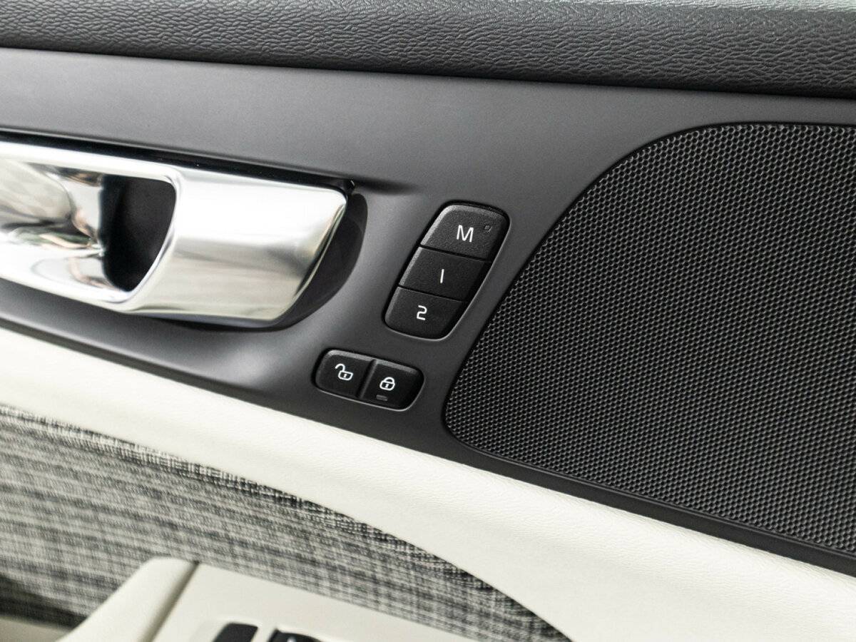 Volvo V60 Cross Country 2020 года с пробегом. Фото: #17