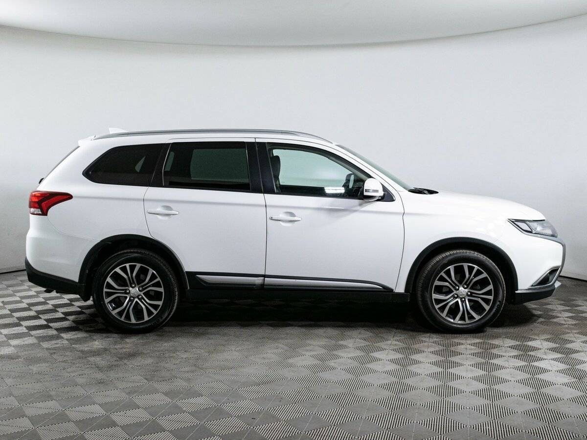 Mitsubishi Outlander 2018 года с пробегом. Фото: #3