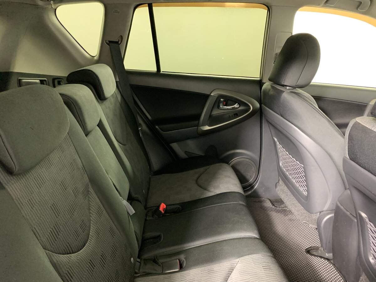 Toyota RAV4 2010 года с пробегом. Фото: #16